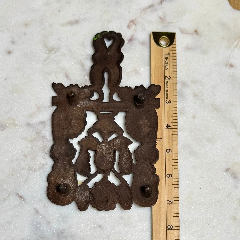 Vintage Ornate cottagecore cast iron Trivet Metal Kitchen Decor Grape Leaf retro